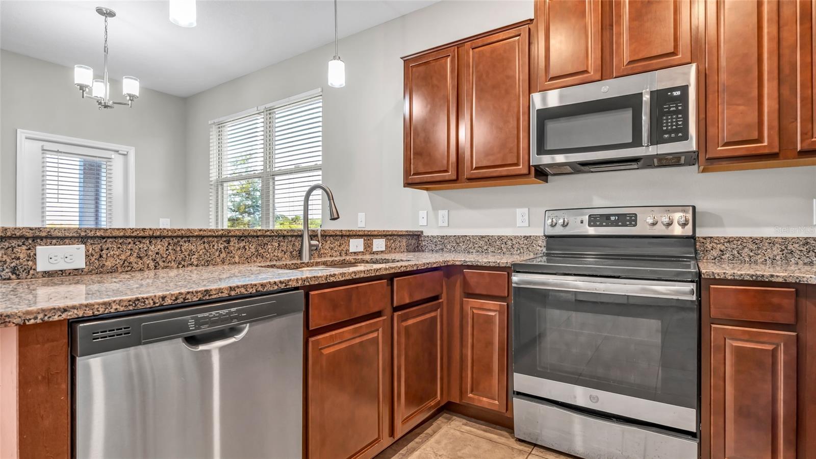 15510 FLORENCE HOLLOW PL, SUN CITY CENTER, FL, 33573