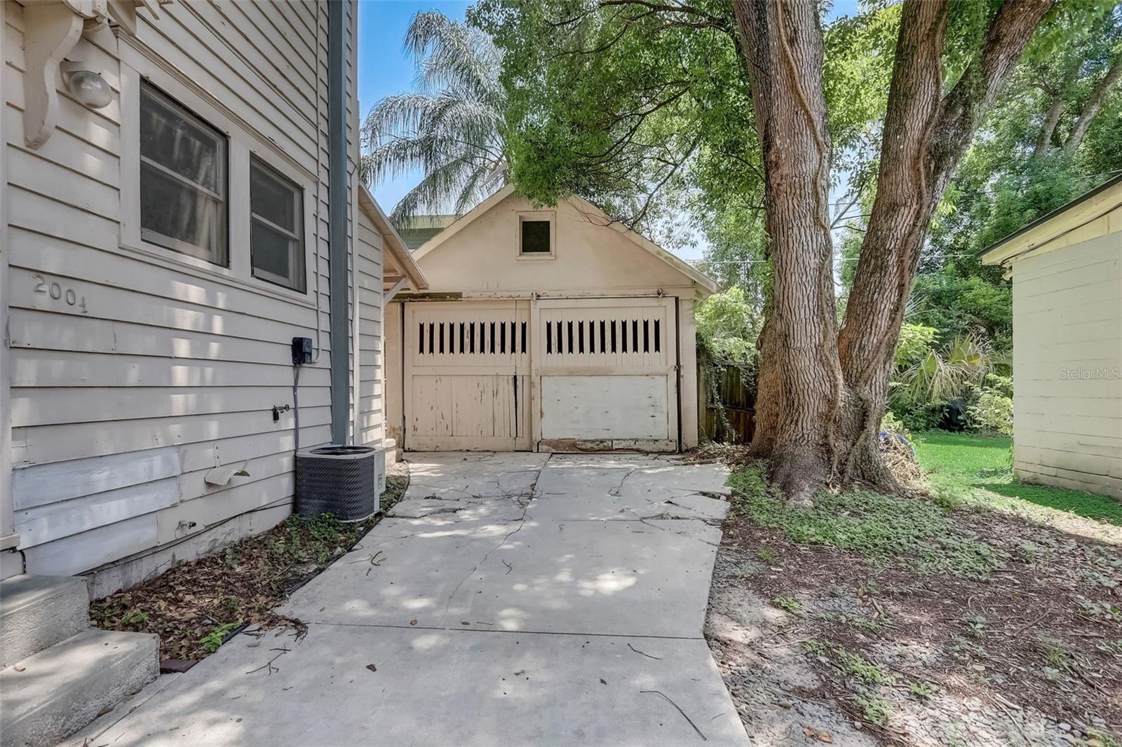200 & 200 1/2 HIBISCUS CT, ORLANDO, FL, 32801