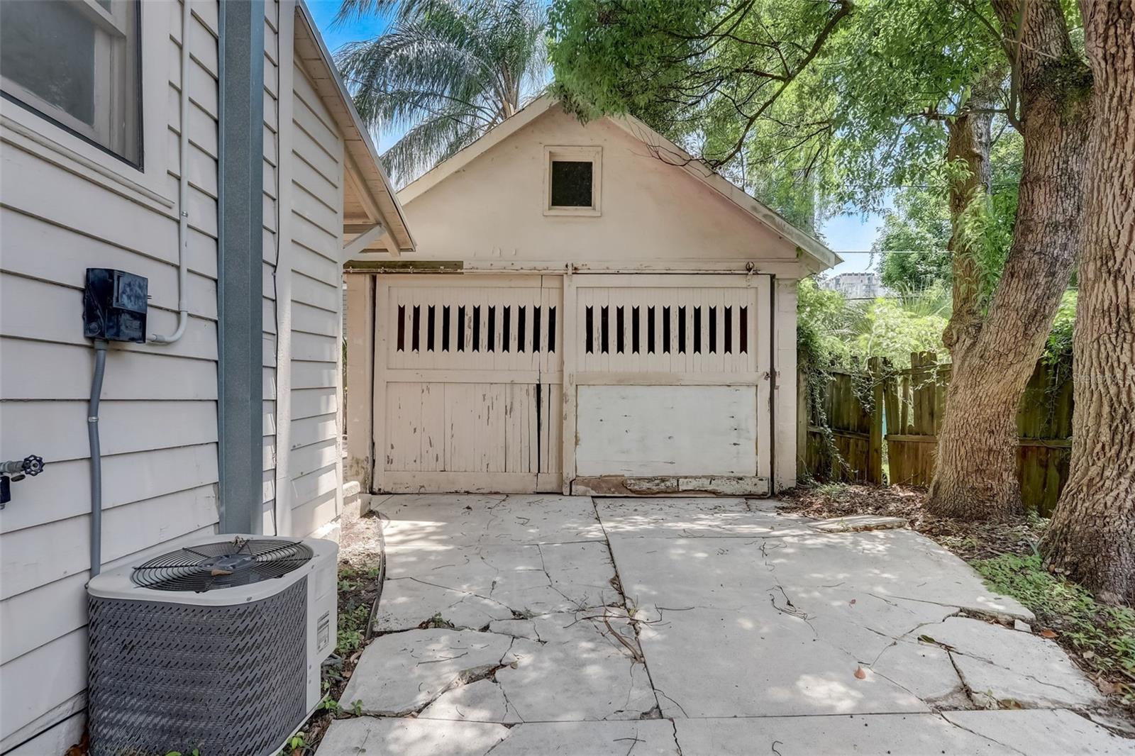 200 & 200 1/2 HIBISCUS CT, ORLANDO, FL, 32801