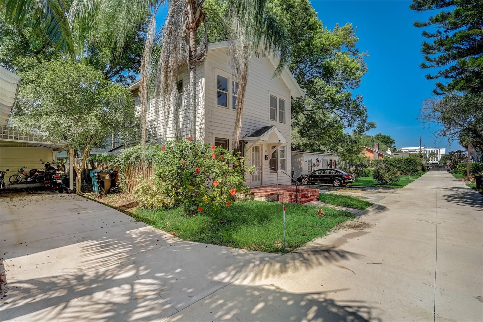 200 & 200 1/2 HIBISCUS CT, ORLANDO, FL, 32801