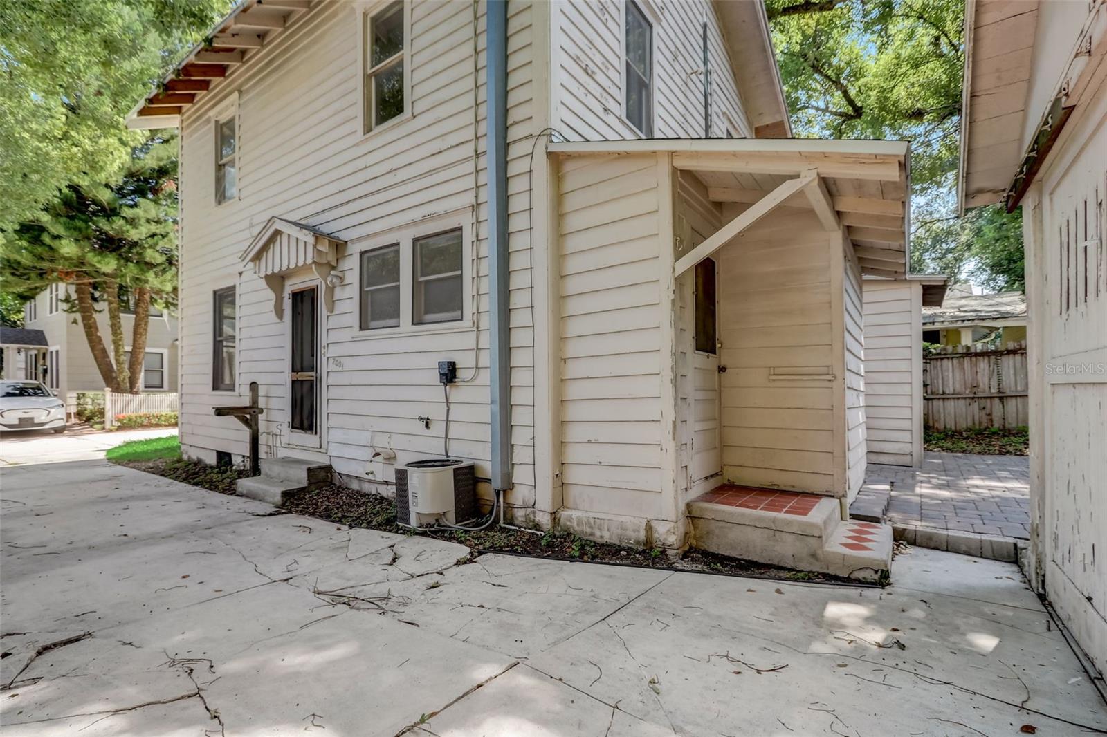 200 & 200 1/2 HIBISCUS CT, ORLANDO, FL, 32801