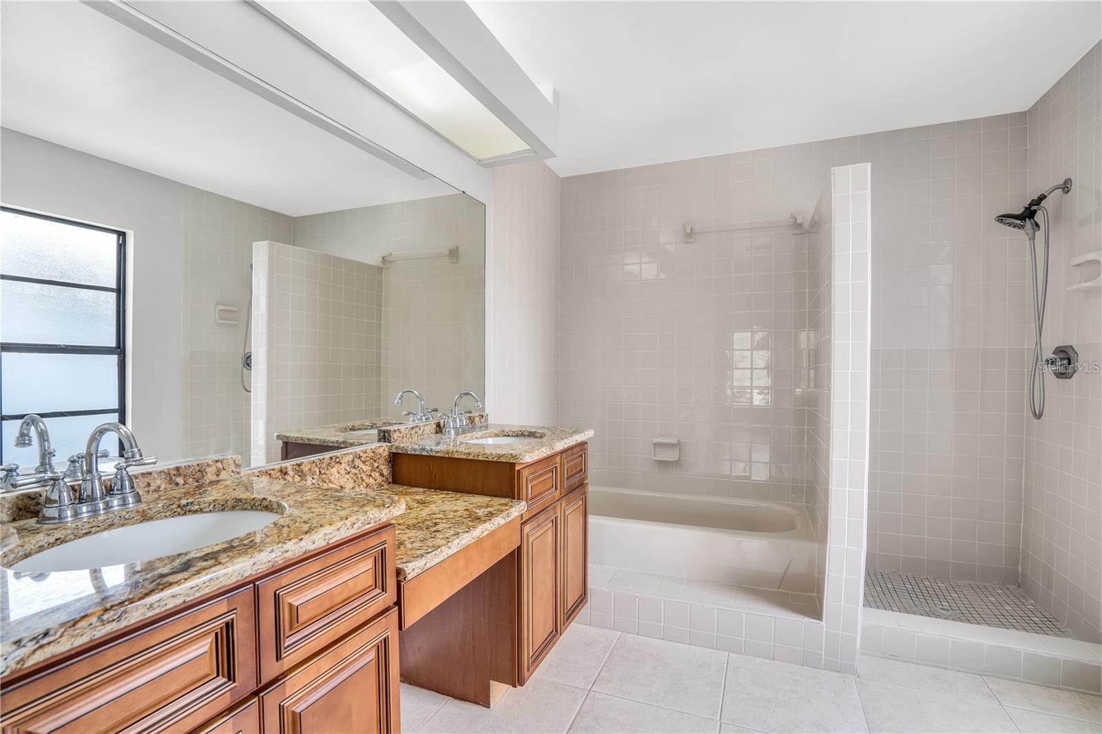 16208 PEBBLEBROOK DR, TAMPA, FL, 33624