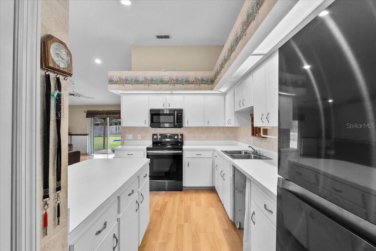 1415 PINEWOOD AVE, LAKELAND, FL, 33803