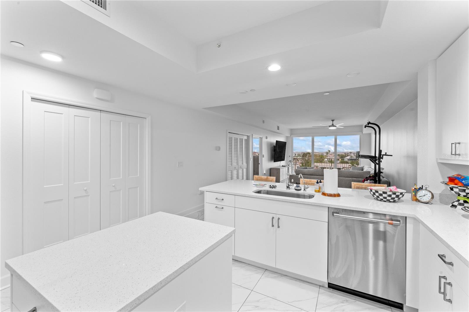 125 ISLAND WAY #404, CLEARWATER BEACH, FL, 33767