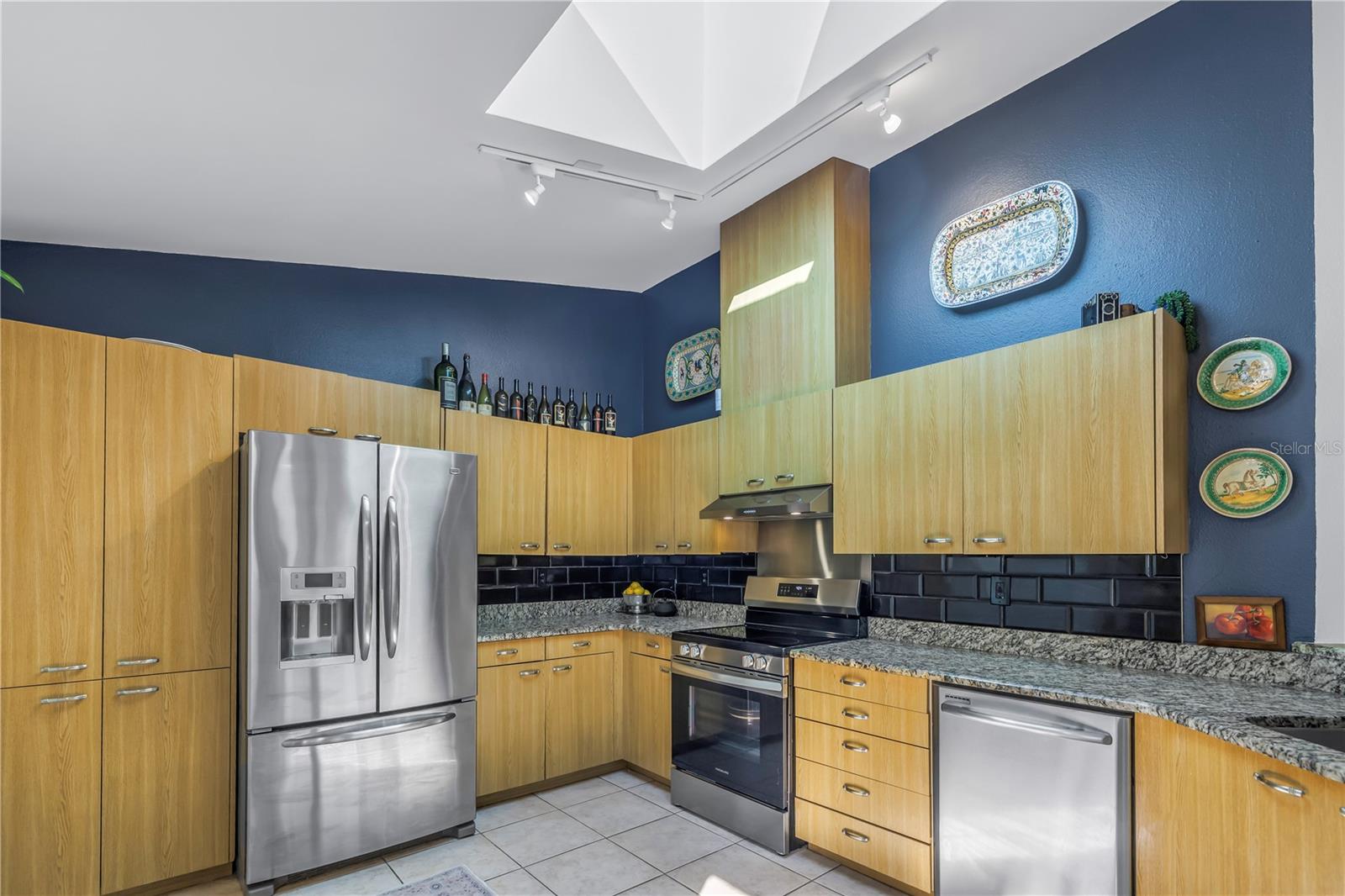 992 SAN CARLOS CT NE, ST PETERSBURG, FL, 33702