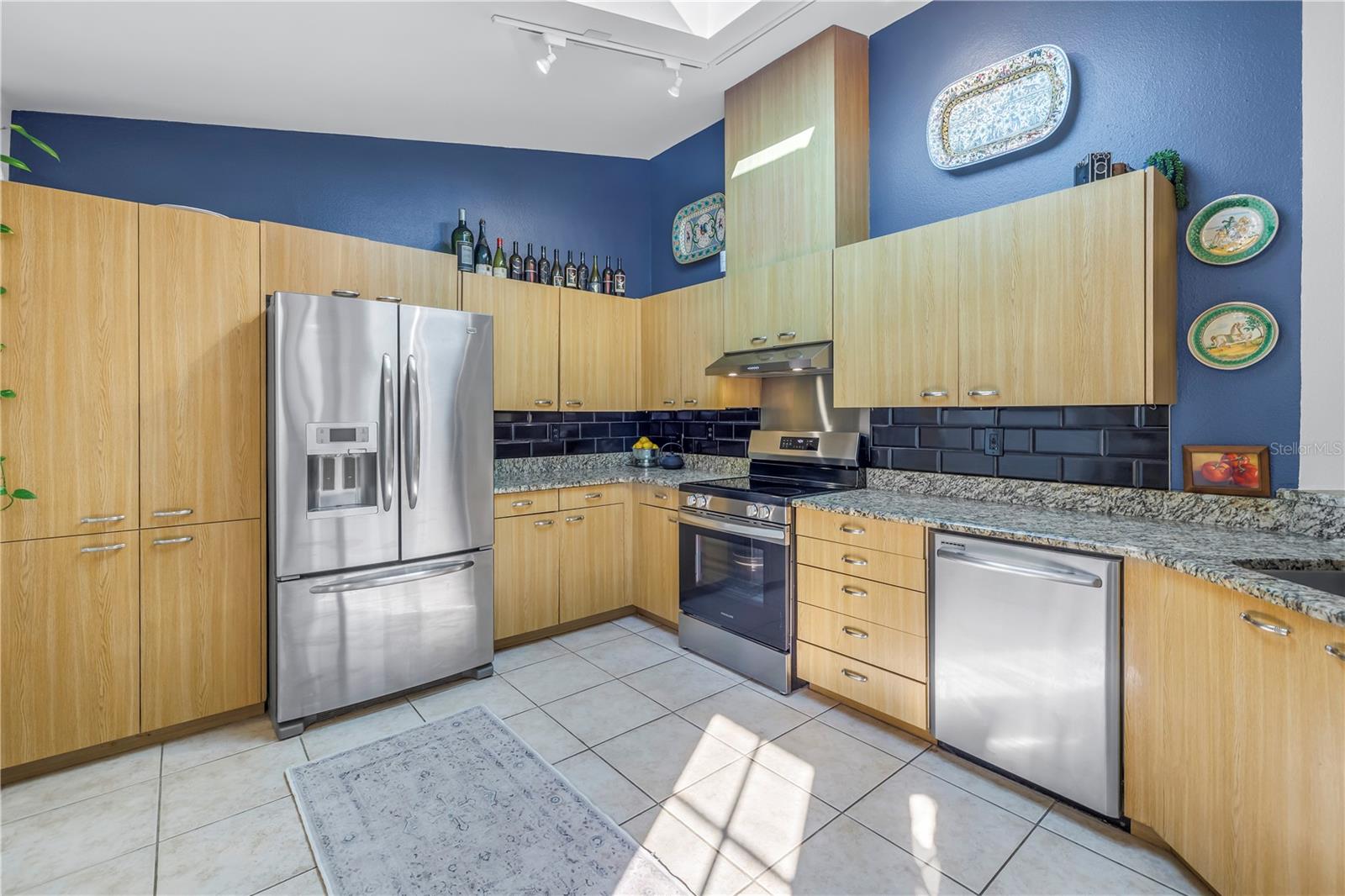 992 SAN CARLOS CT NE, ST PETERSBURG, FL, 33702