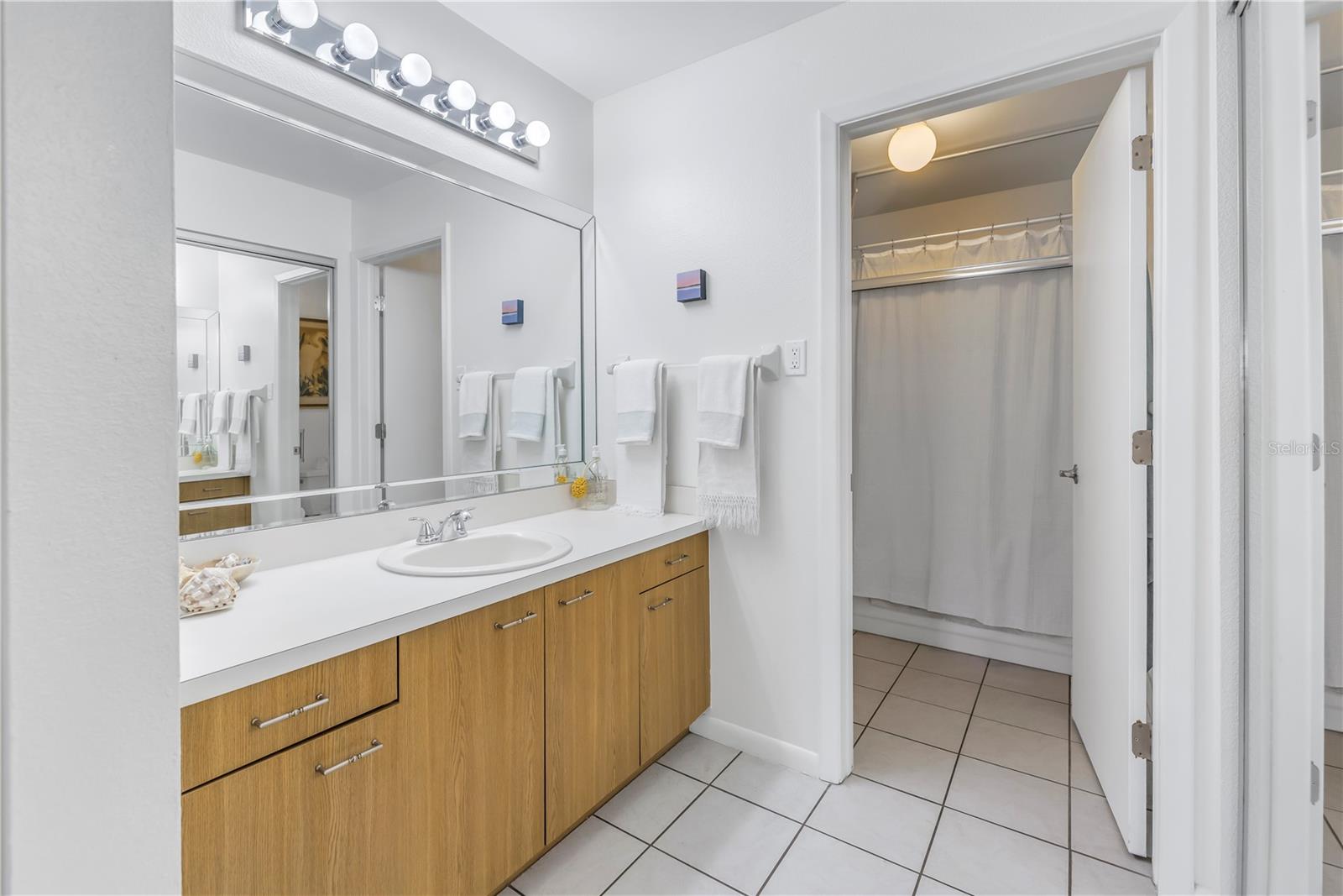 992 SAN CARLOS CT NE, ST PETERSBURG, FL, 33702