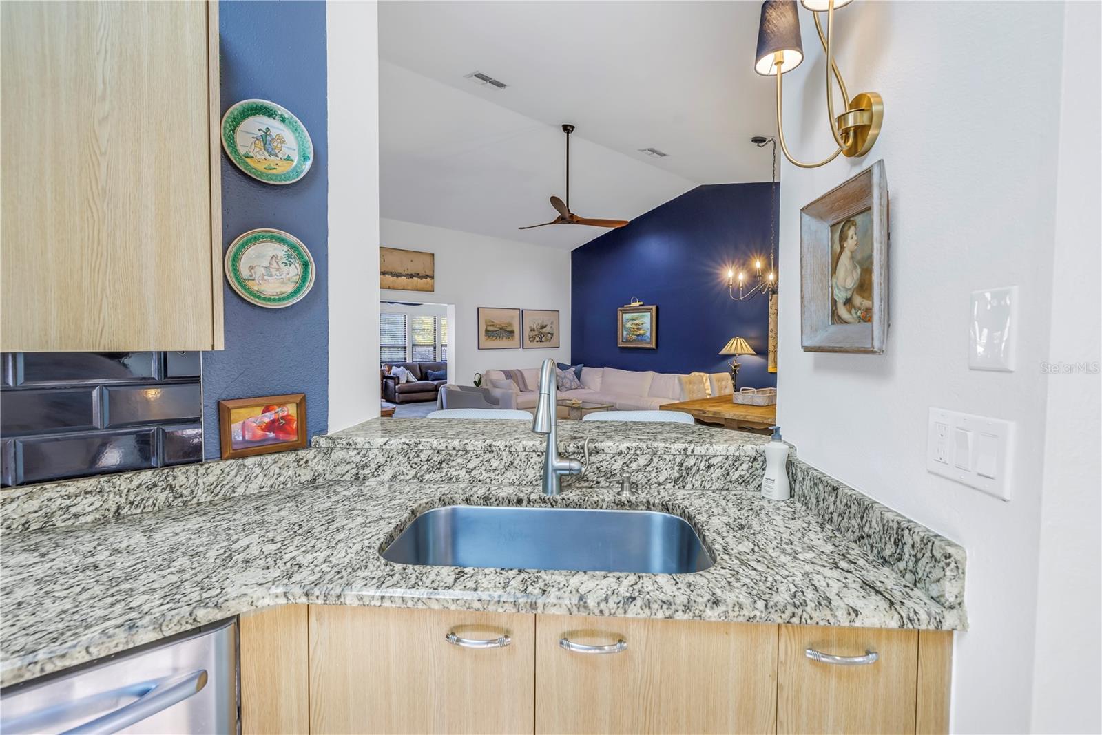 992 SAN CARLOS CT NE, ST PETERSBURG, FL, 33702