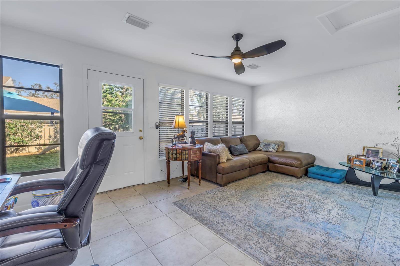 992 SAN CARLOS CT NE, ST PETERSBURG, FL, 33702