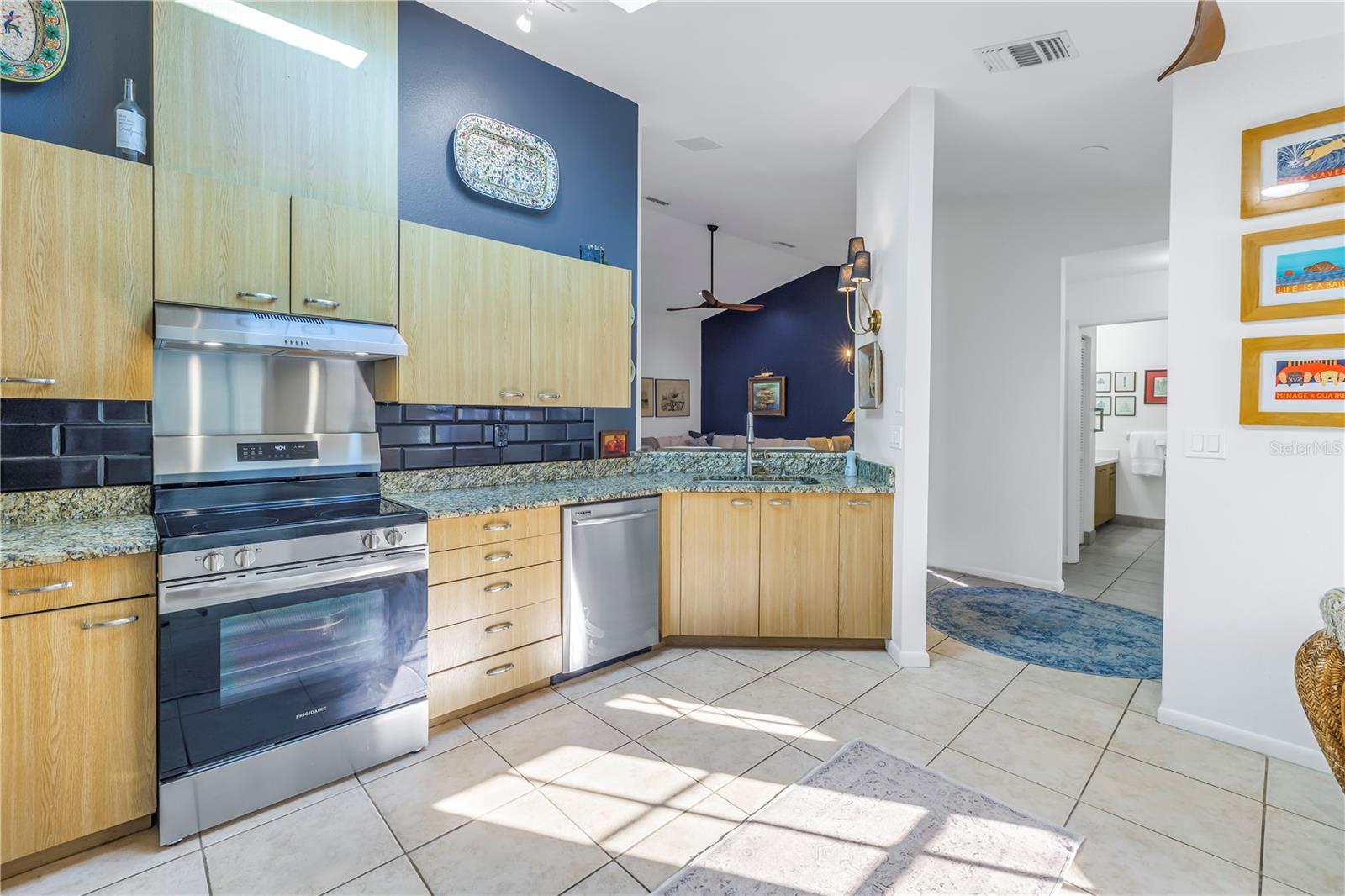 992 SAN CARLOS CT NE, ST PETERSBURG, FL, 33702