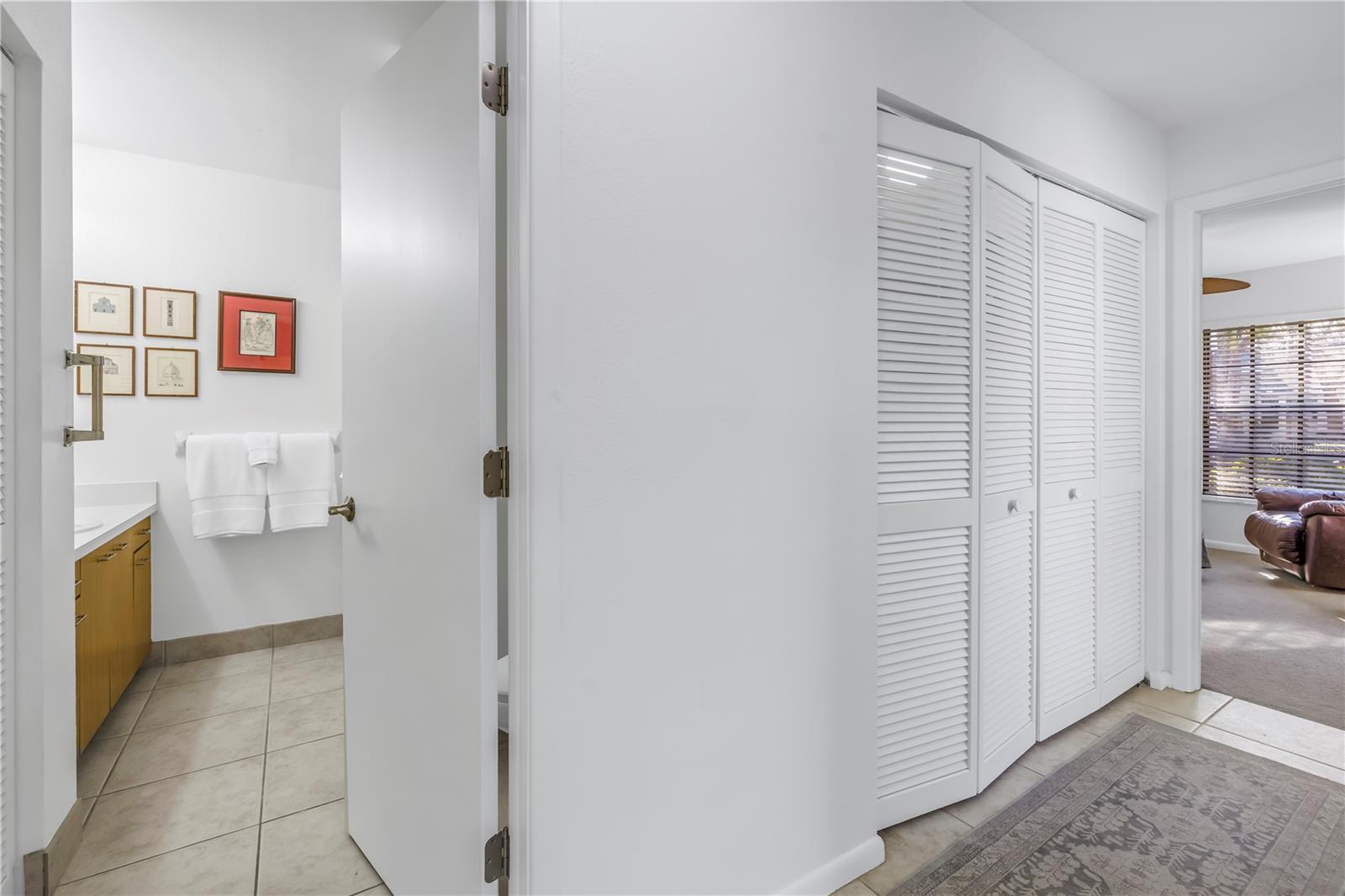 992 SAN CARLOS CT NE, ST PETERSBURG, FL, 33702