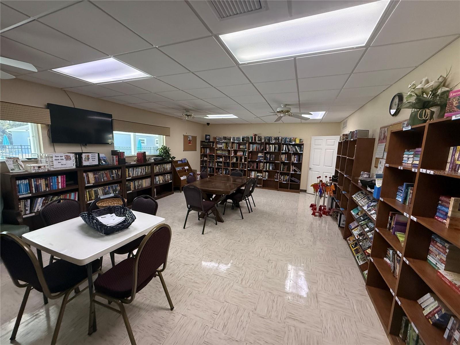 1127 BELMONT CIR, TAVARES, FL, 32778