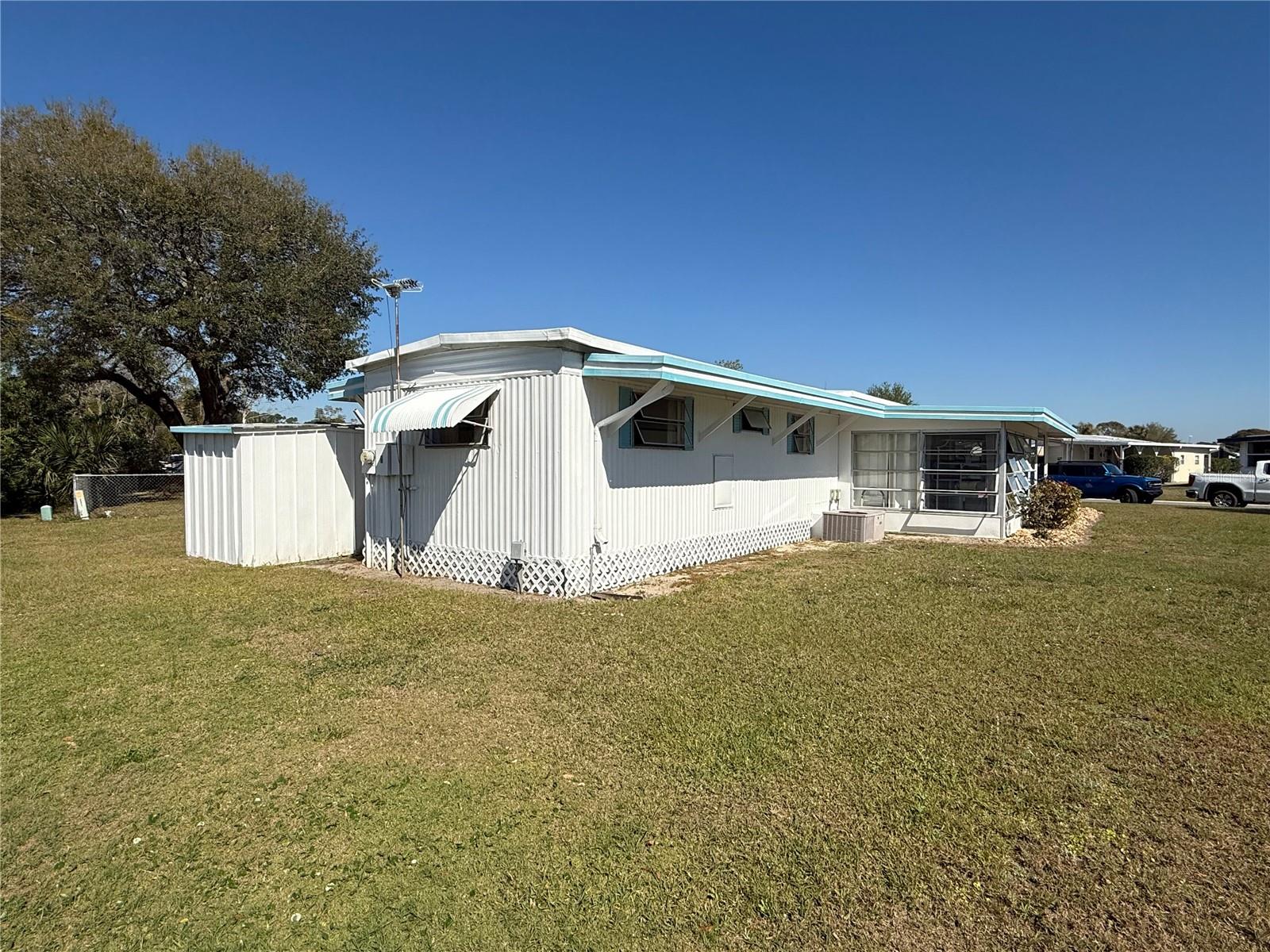 1127 BELMONT CIR, TAVARES, FL, 32778