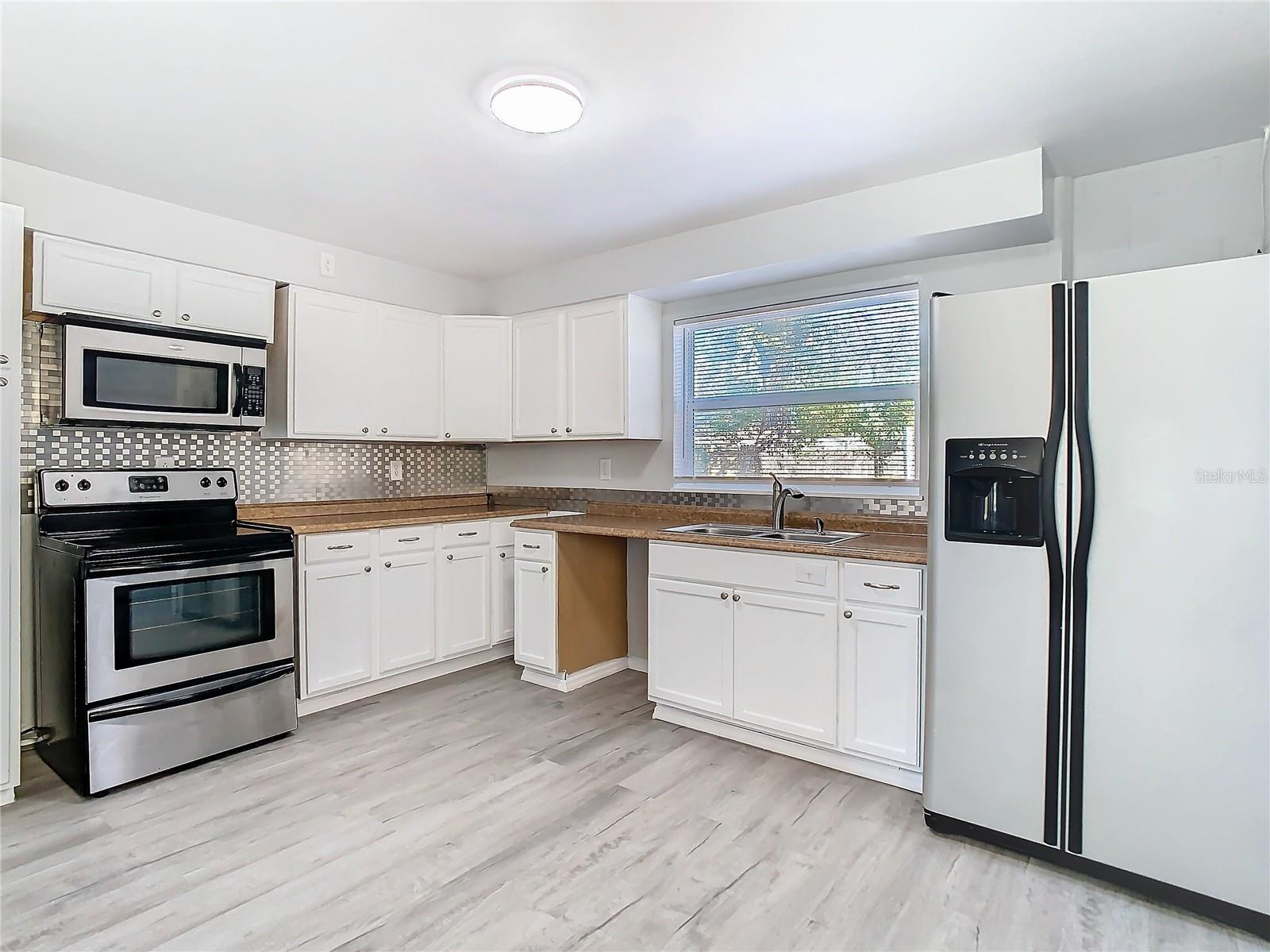 39051 MANOR DR, ZEPHYRHILLS, FL, 33542