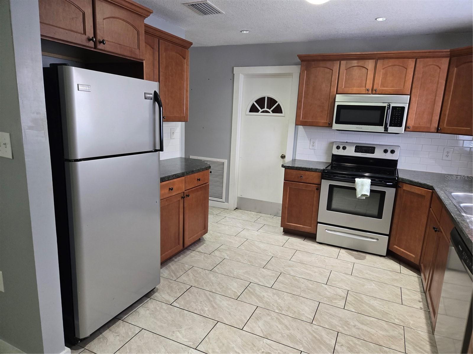 8615 NEWTON DR, PORT RICHEY, FL, 34668