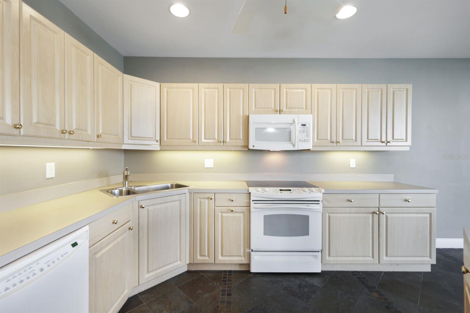 3623 EDGEWOOD AVE, FORT MYERS, FL, 33916