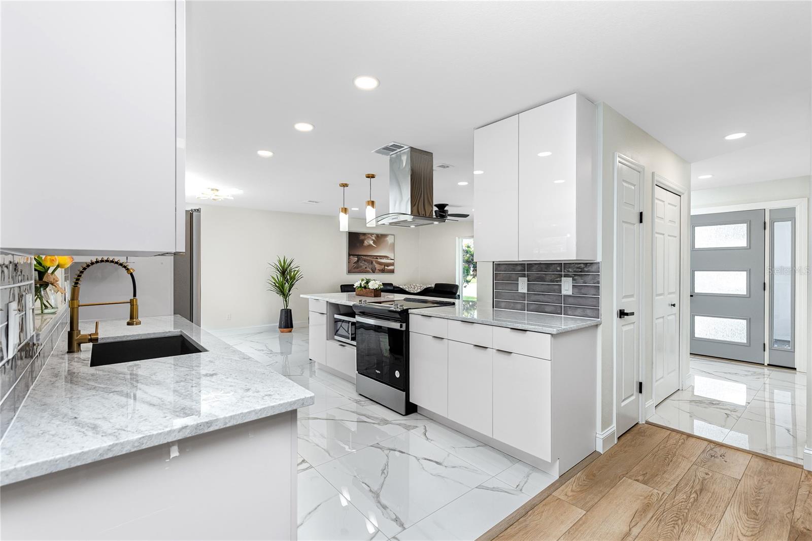 1100 WEBB DR, CLEARWATER, FL, 33755