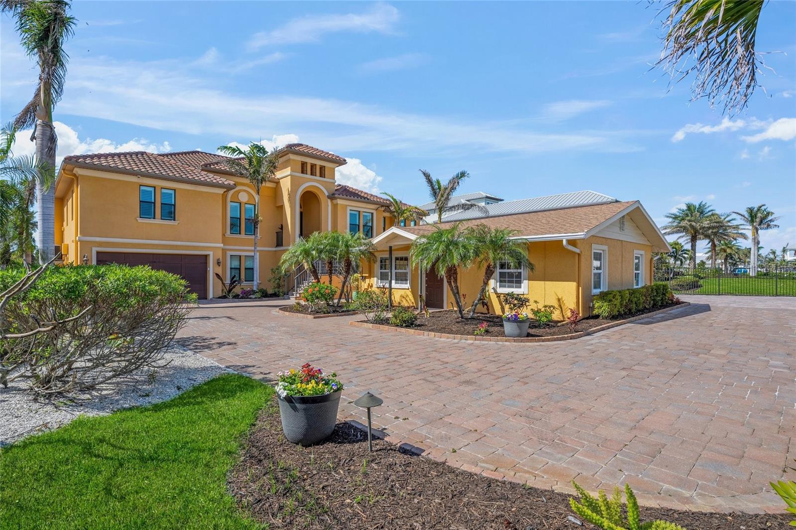 N6137480 Property Photo