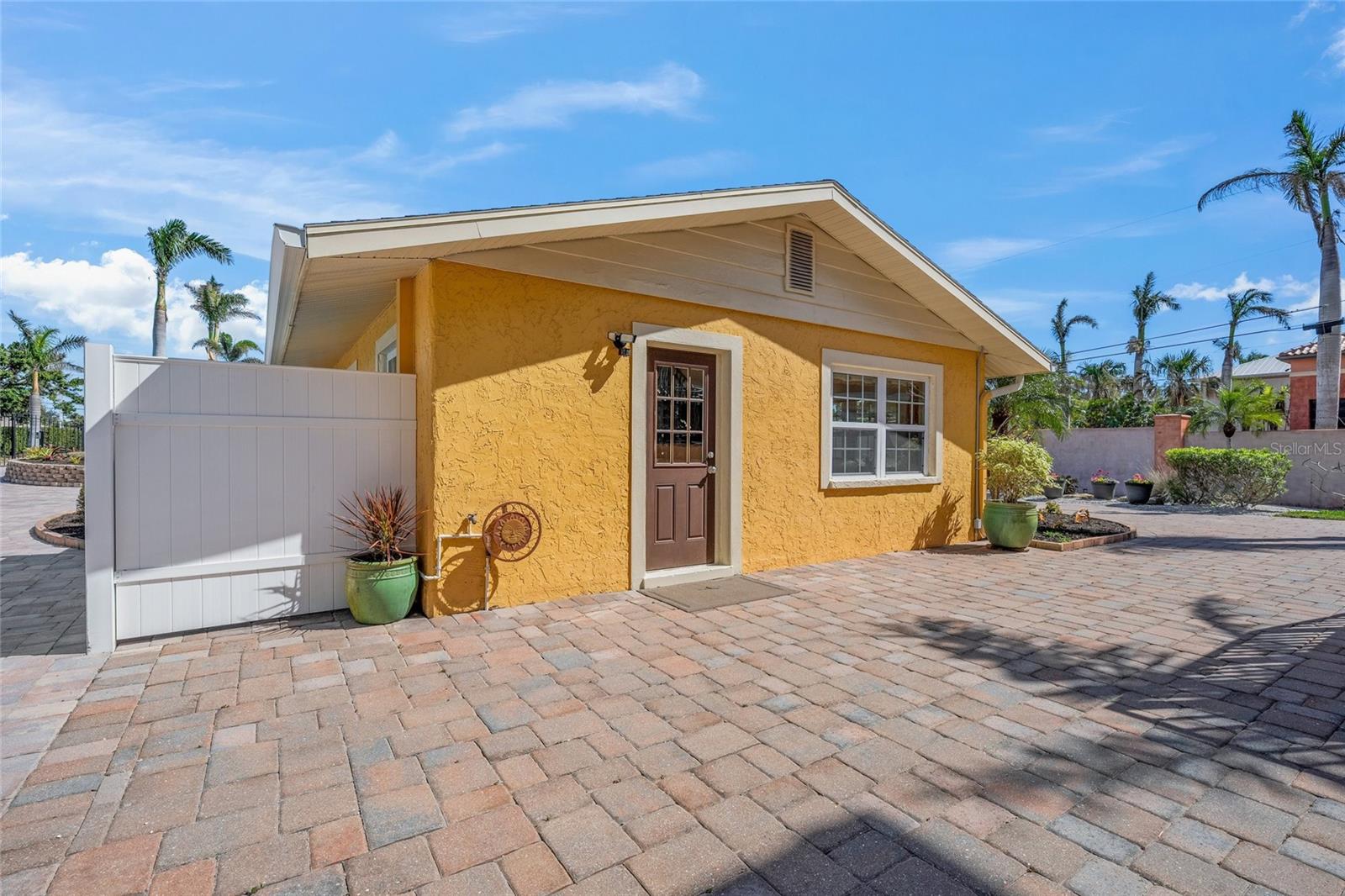 N6137480 Property Photo