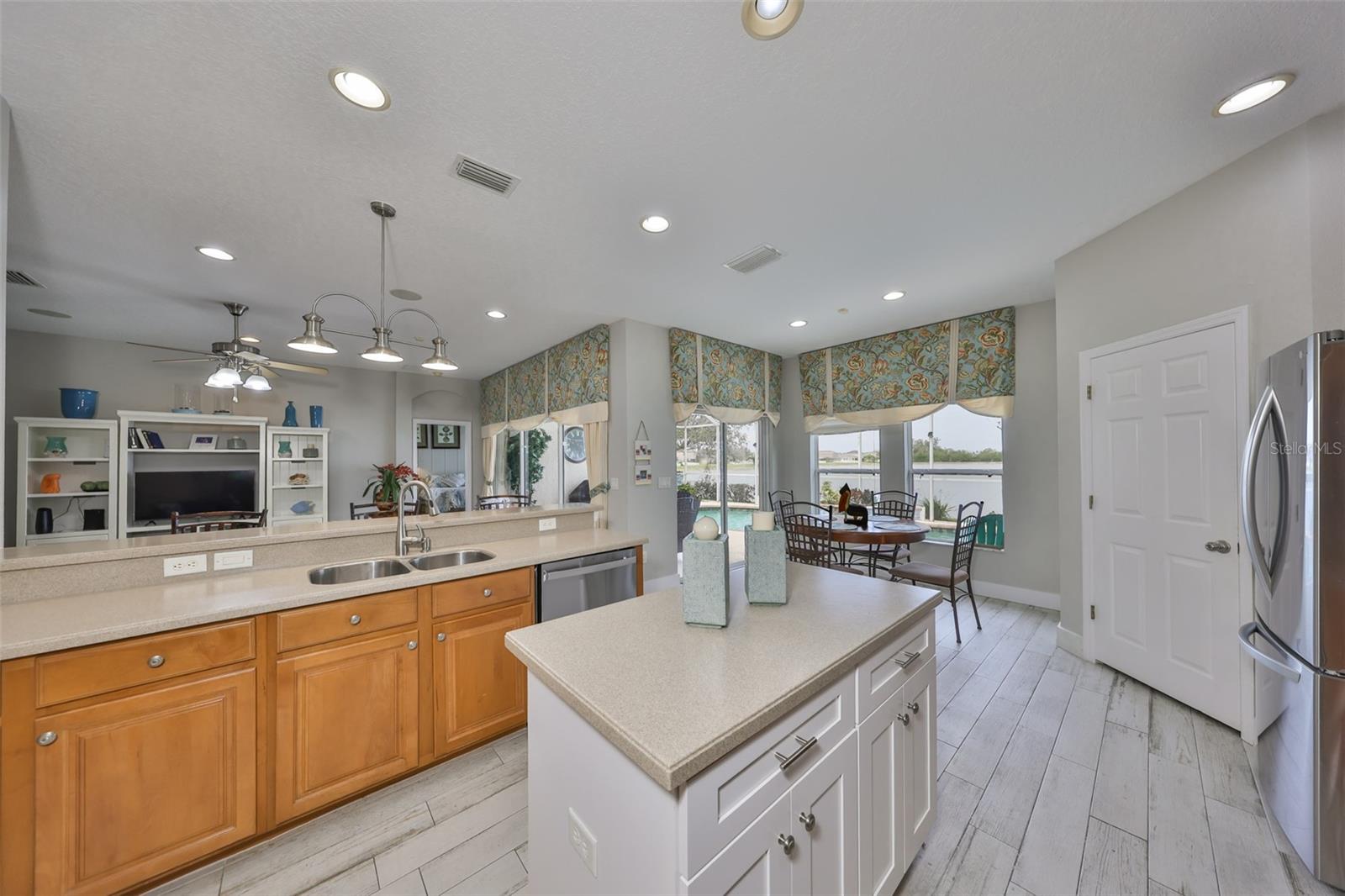 827 SEMINOLE SKY DR, RUSKIN, FL, 33570