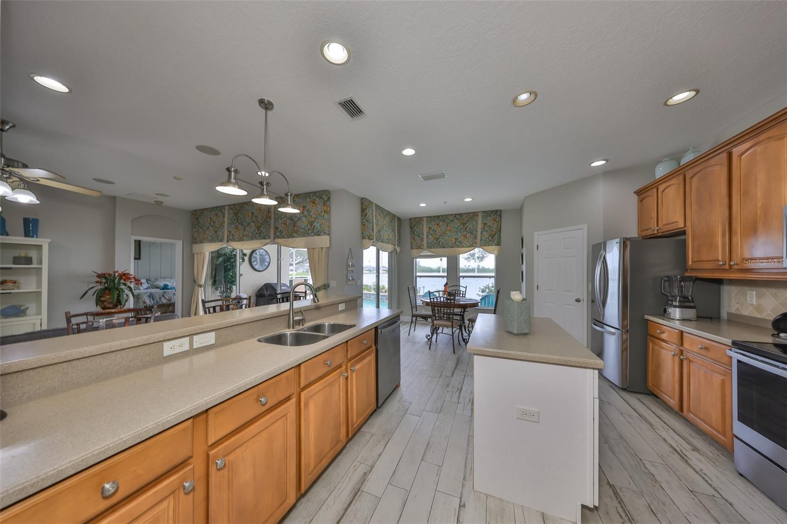 827 SEMINOLE SKY DR, RUSKIN, FL, 33570