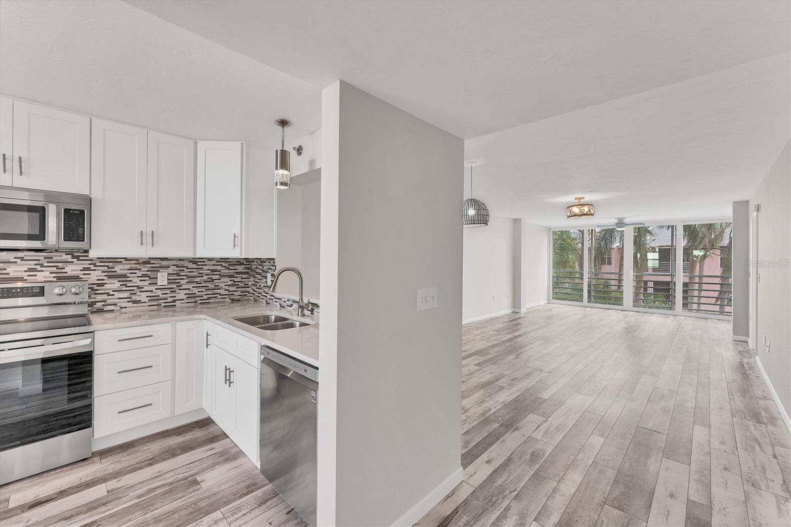 4530 PINEBROOK CIR #208, BRADENTON, FL, 34209