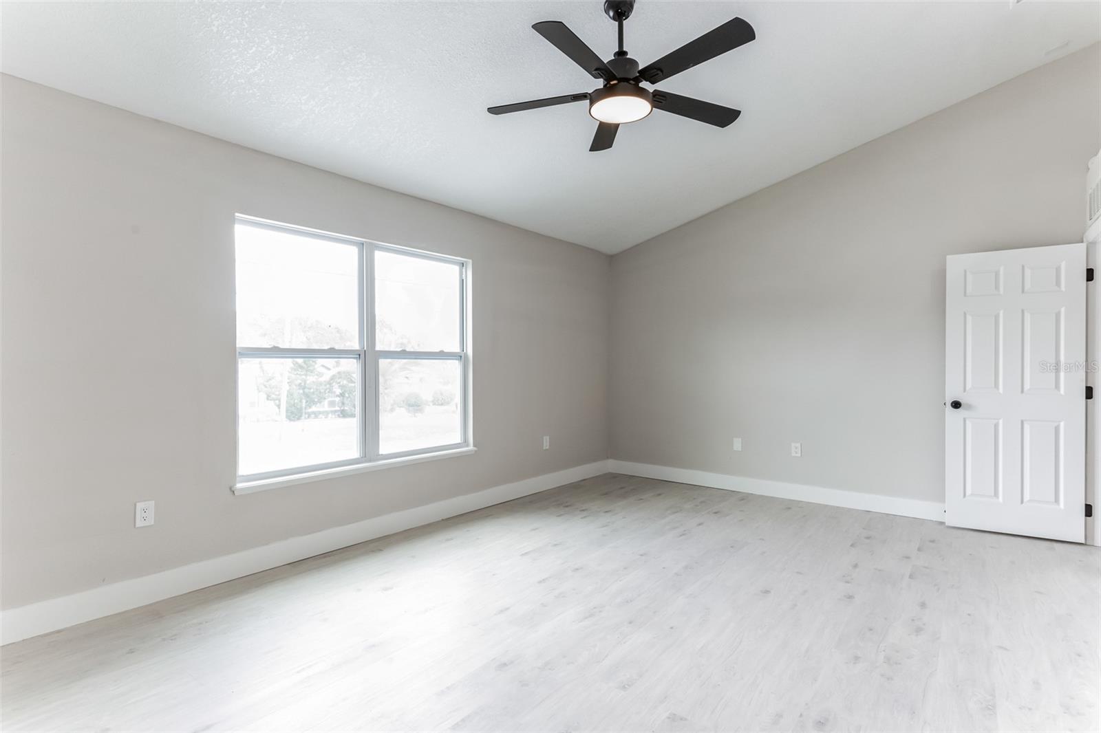 73 LONDON DR, PALM COAST, FL, 32137