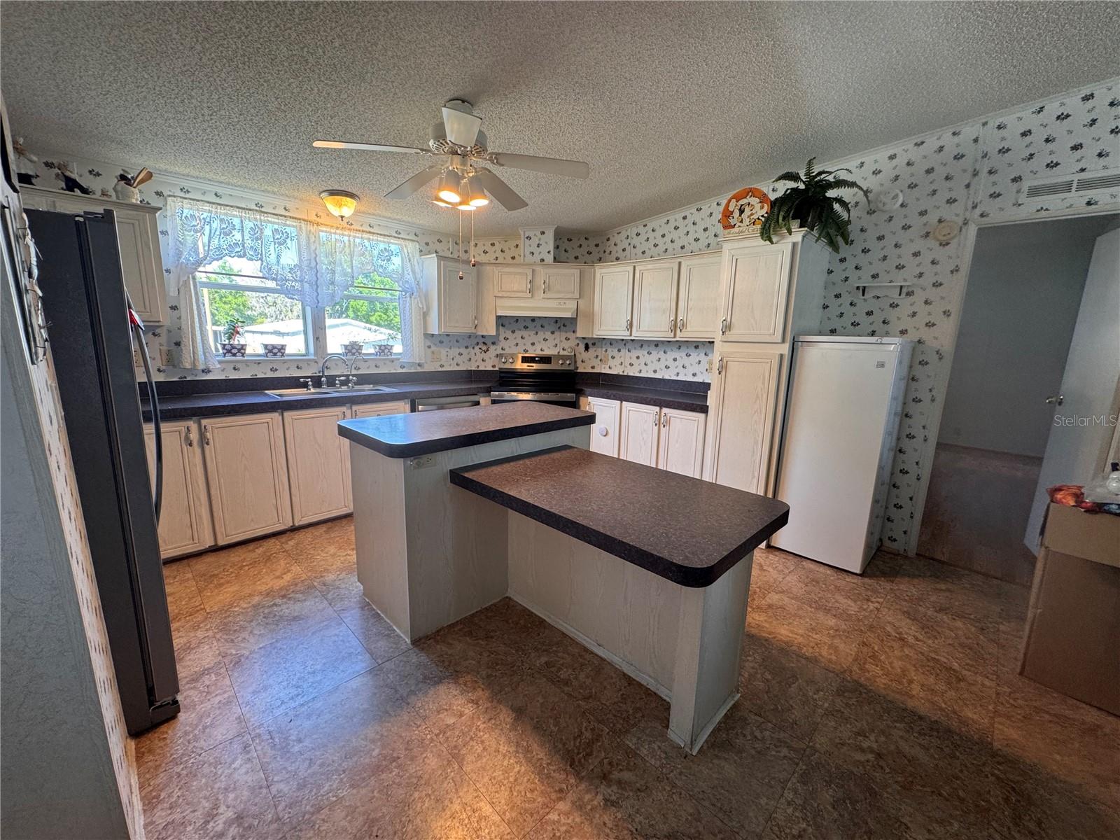 38055 LAWANDA LOOP, ZEPHYRHILLS, FL, 33542