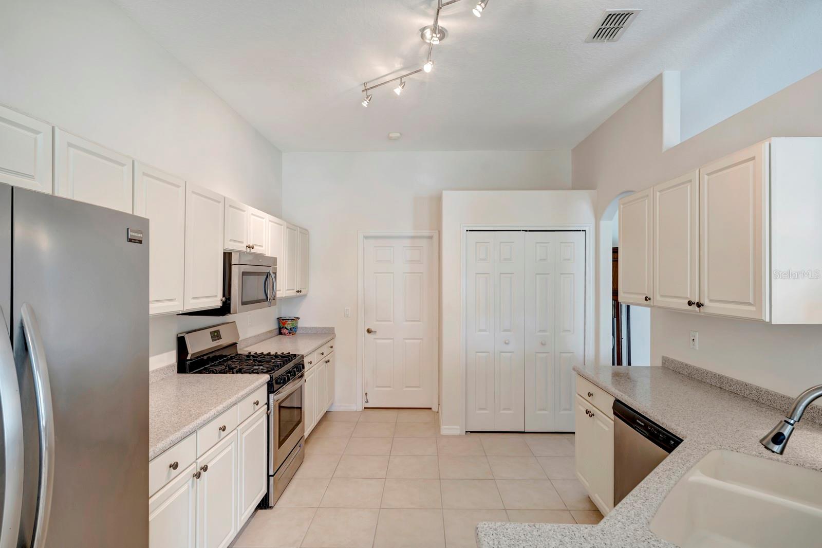 517 S VALENCIA CIR SW, VERO BEACH, FL, 32968