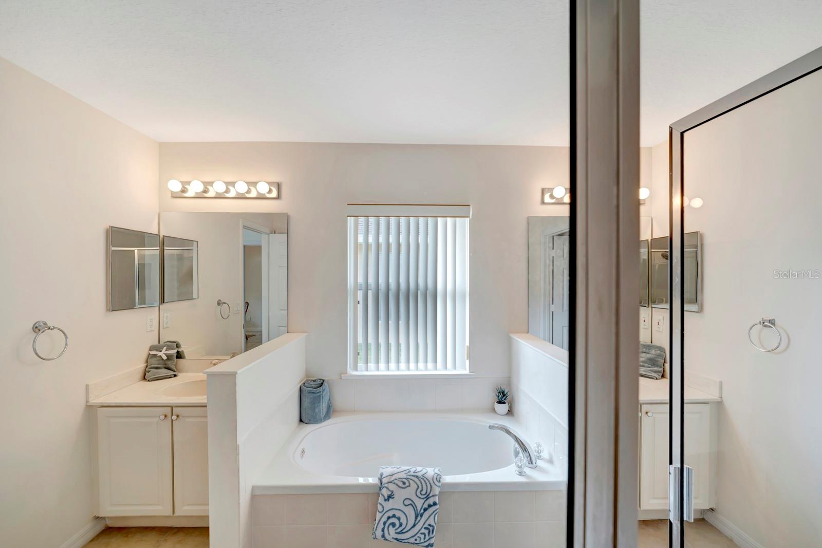 517 S VALENCIA CIR SW, VERO BEACH, FL, 32968