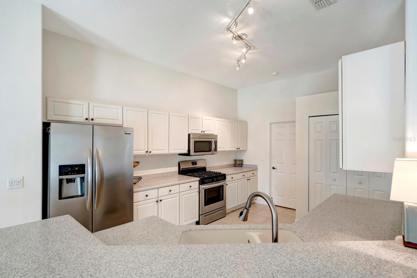 517 S VALENCIA CIR SW, VERO BEACH, FL, 32968
