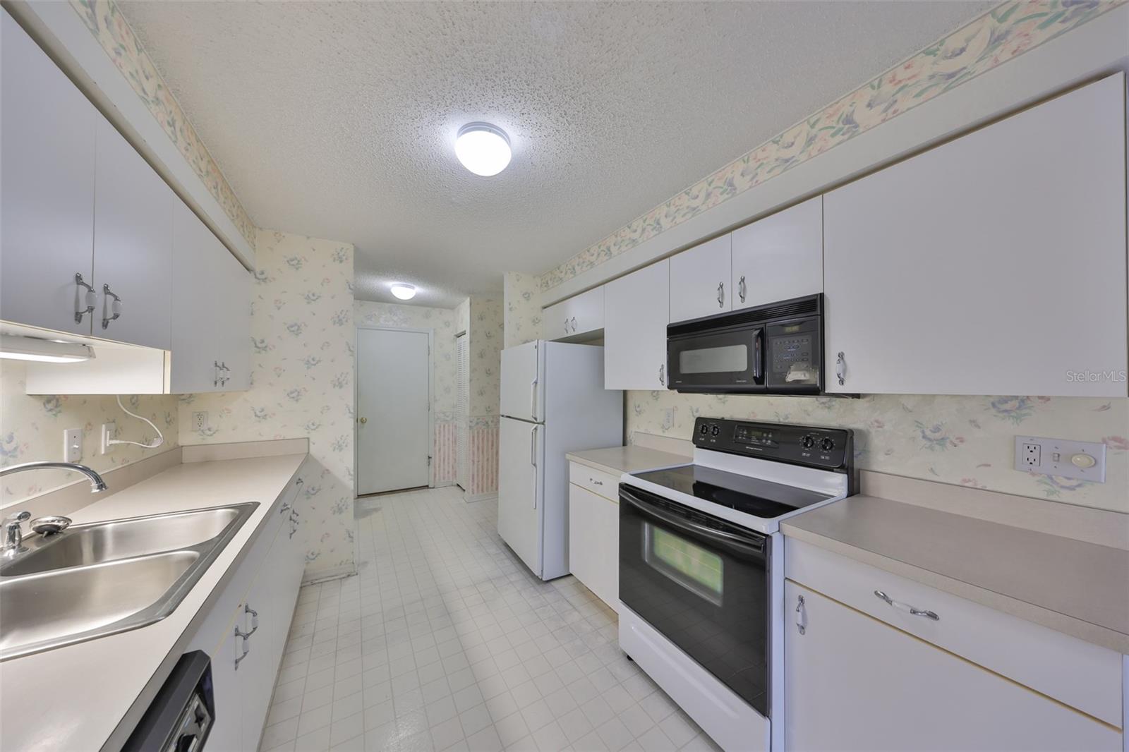 2008 GARDENIA LANDINGS LN, SUN CITY CENTER, FL, 33573