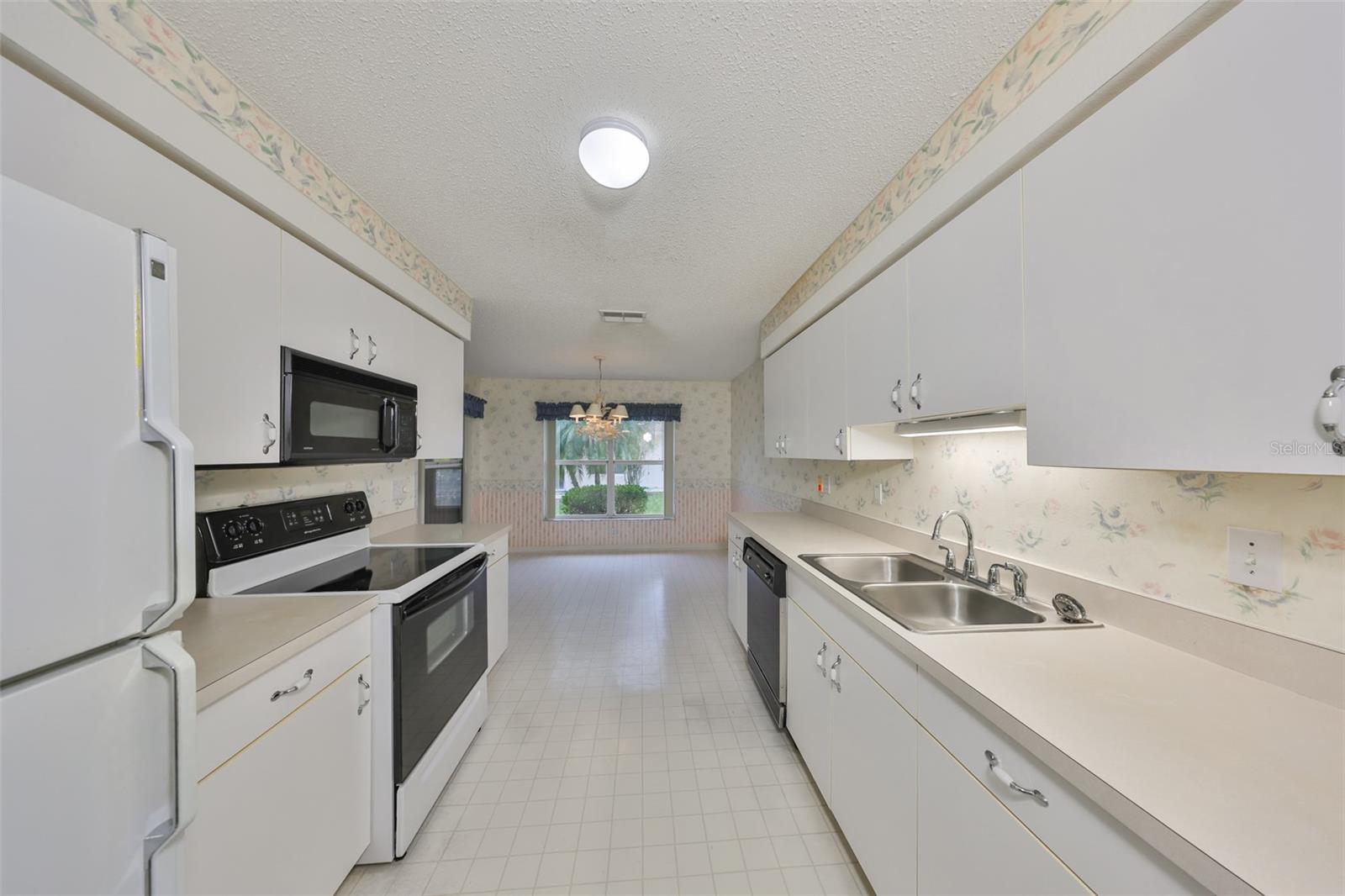 2008 GARDENIA LANDINGS LN, SUN CITY CENTER, FL, 33573