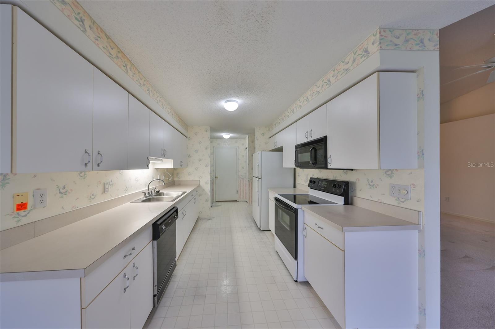 2008 GARDENIA LANDINGS LN, SUN CITY CENTER, FL, 33573