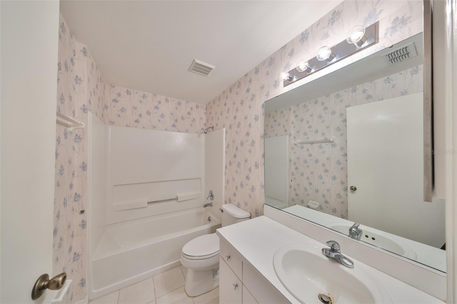 2008 GARDENIA LANDINGS LN, SUN CITY CENTER, FL, 33573