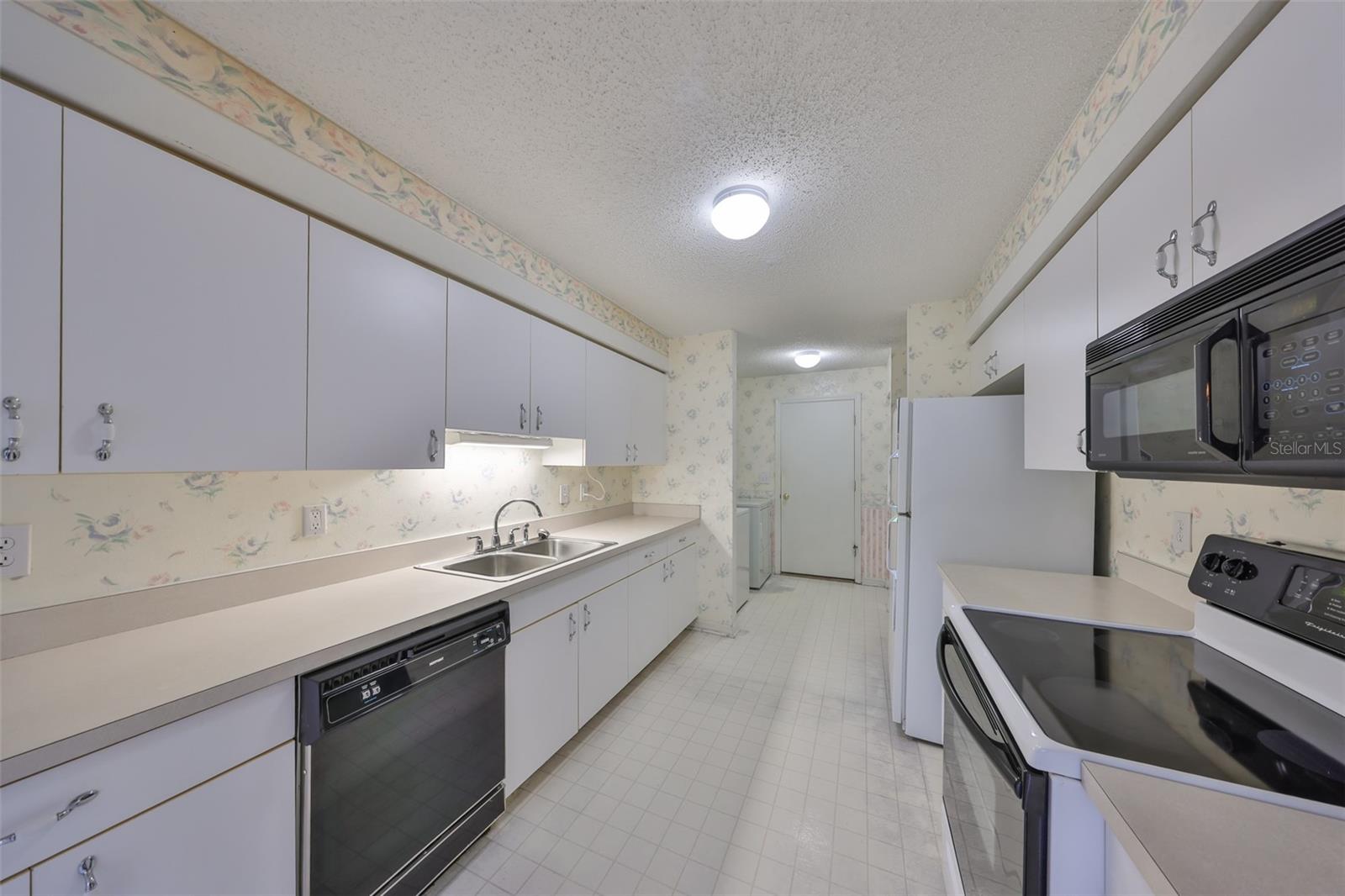 2008 GARDENIA LANDINGS LN, SUN CITY CENTER, FL, 33573
