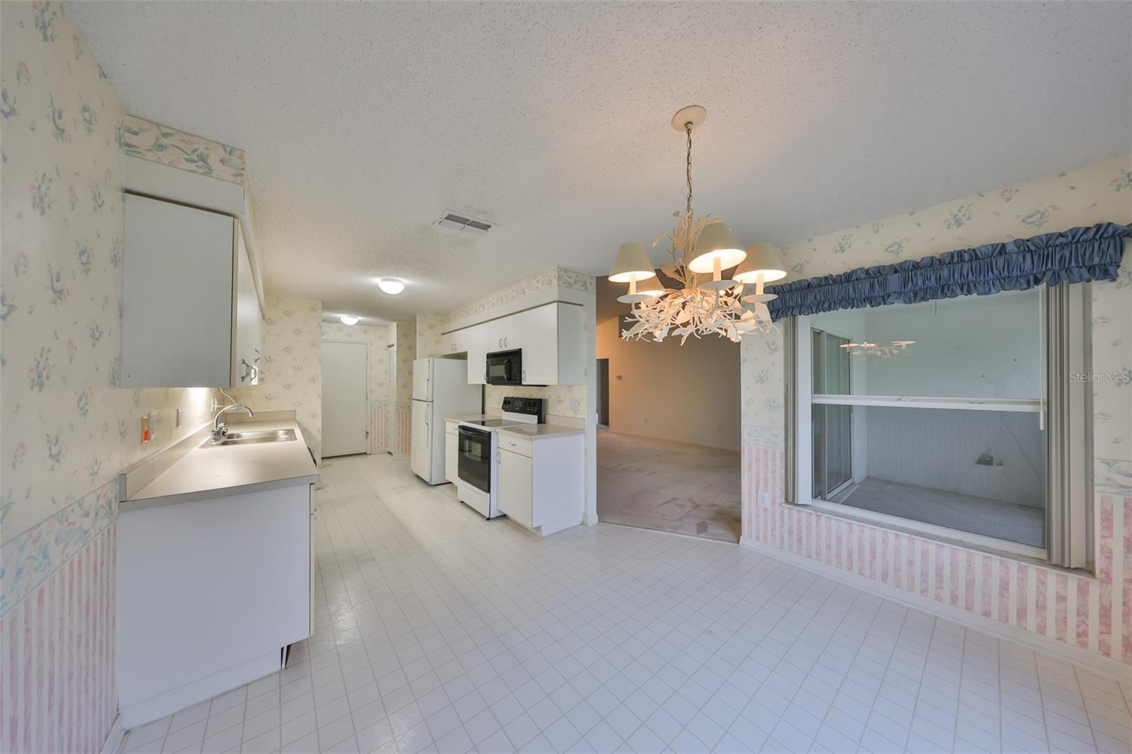 2008 GARDENIA LANDINGS LN, SUN CITY CENTER, FL, 33573