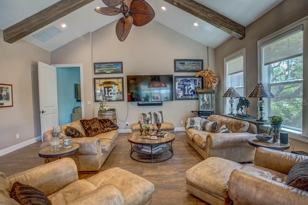 O6284922 Property Photo