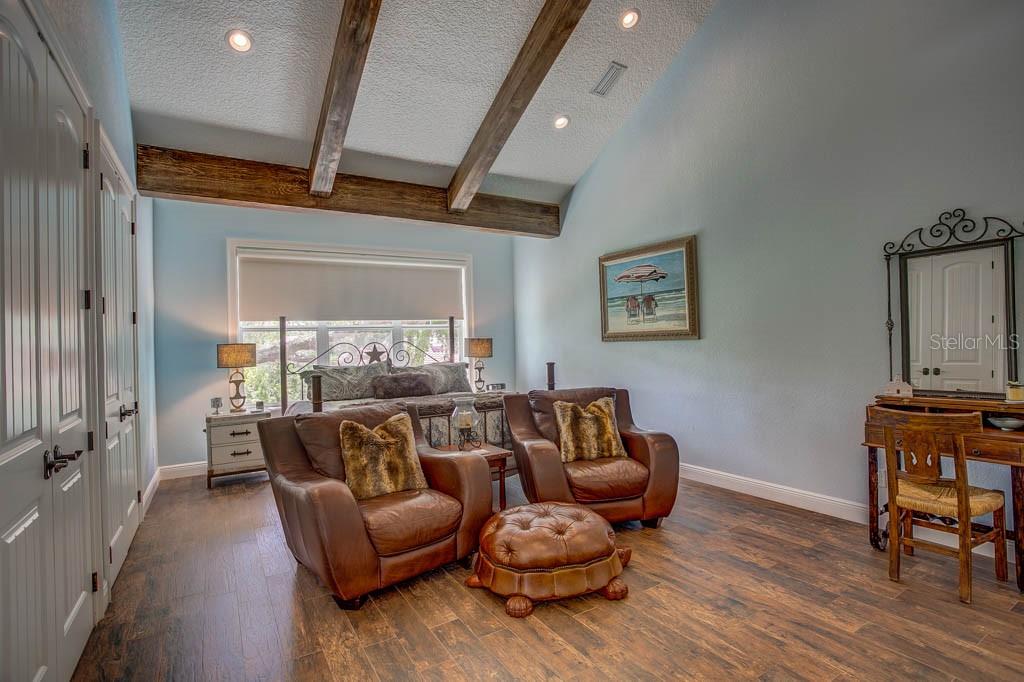 O6284922 Property Photo