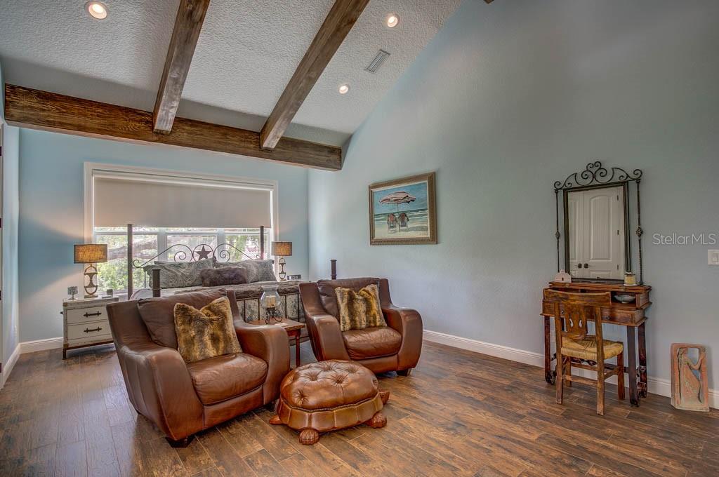 O6284922 Property Photo