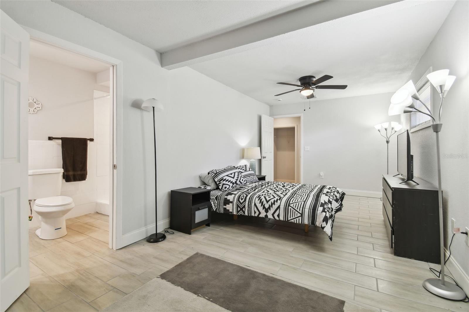 701 37TH AVENUE DR E, BRADENTON, FL, 34208