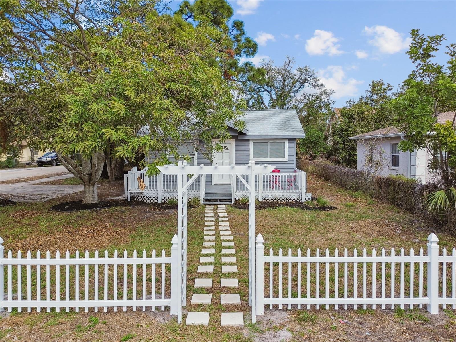 701 37TH AVENUE DR E, BRADENTON, FL, 34208