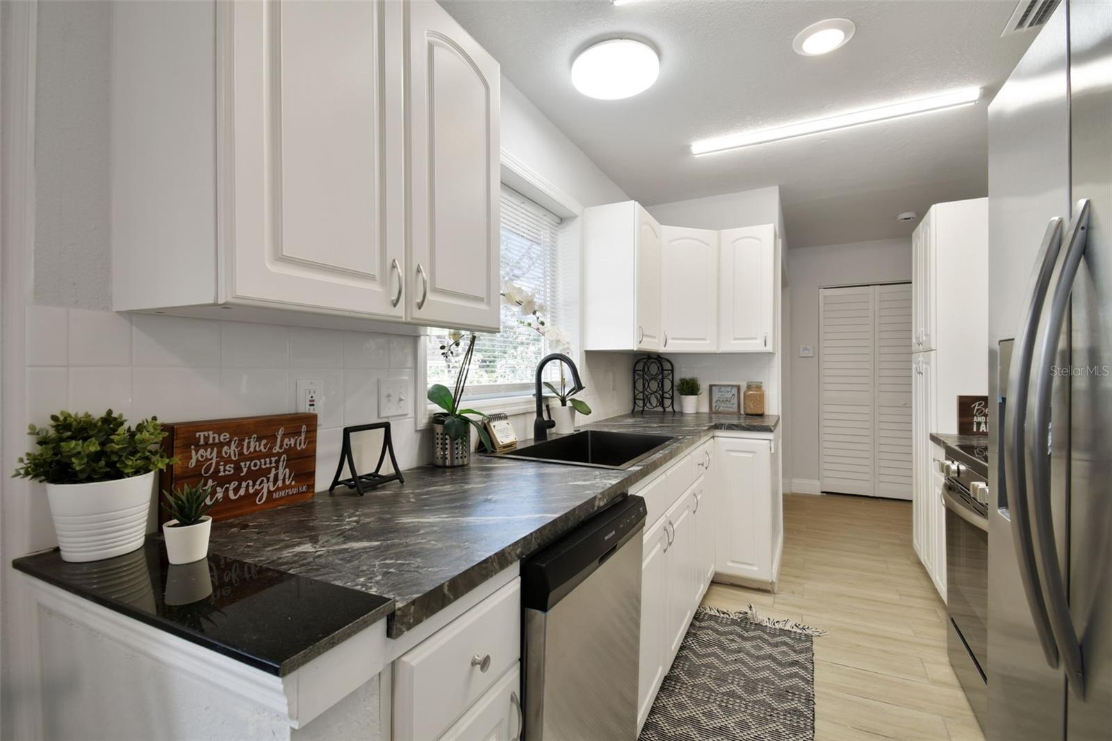 701 37TH AVENUE DR E, BRADENTON, FL, 34208