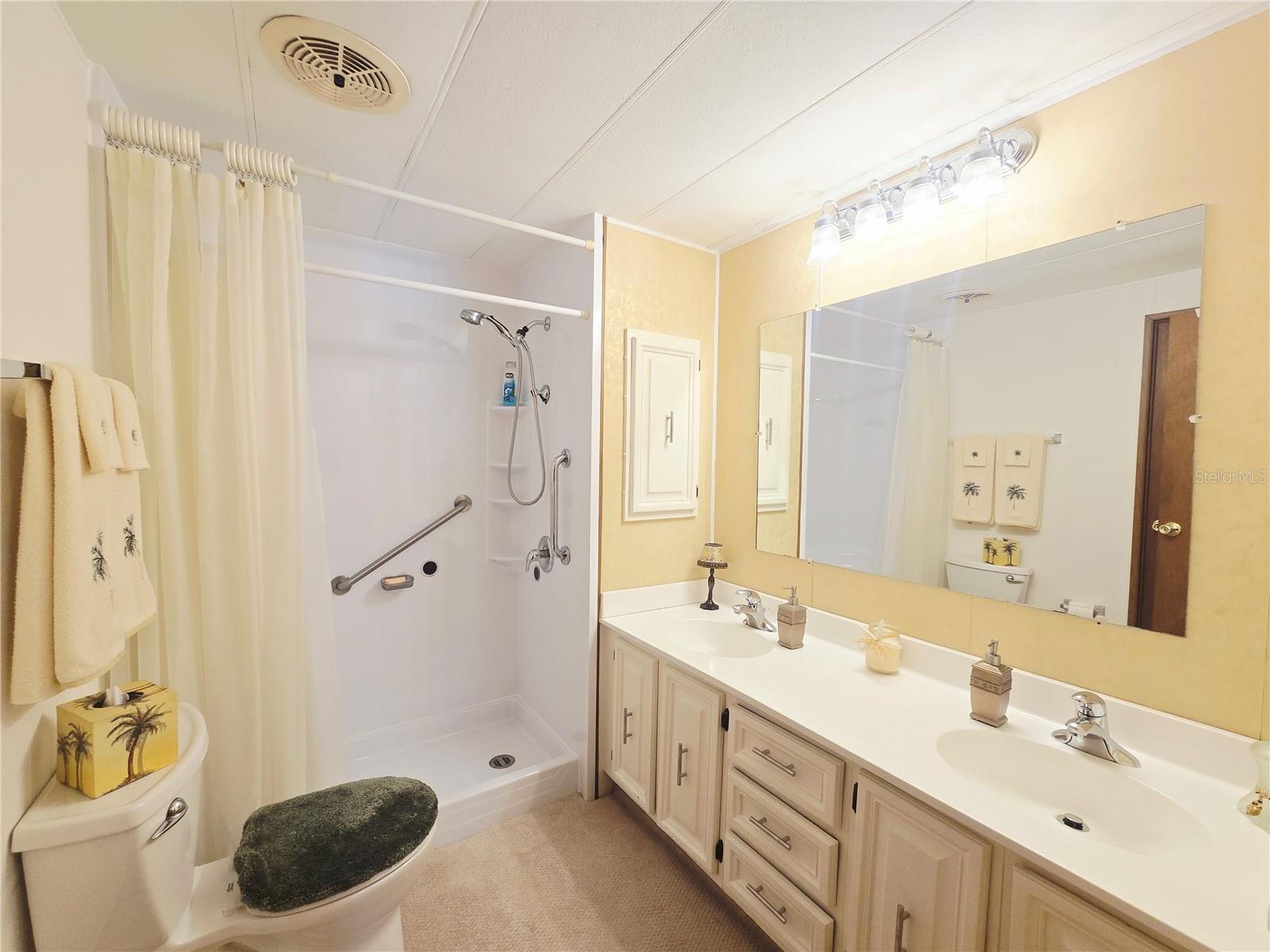 TB8355393 Property Photo