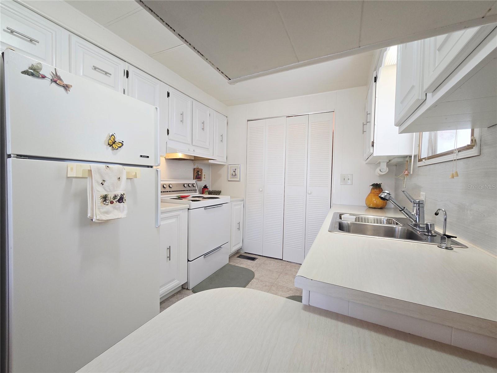 TB8355393 Property Photo