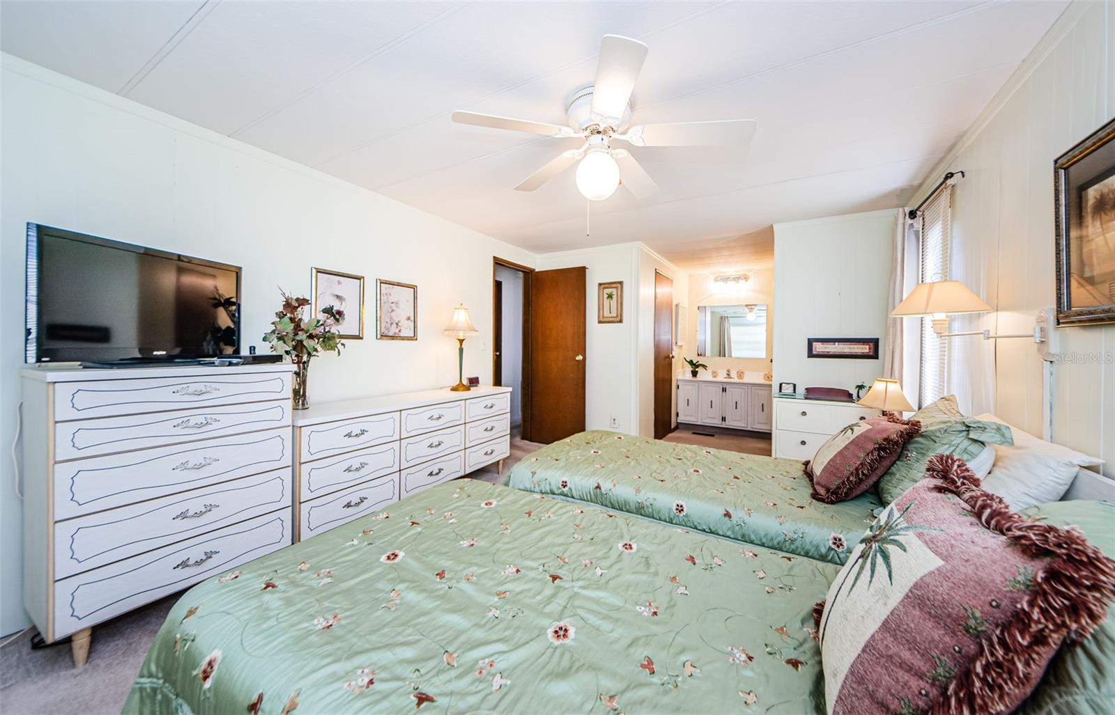 TB8355393 Property Photo