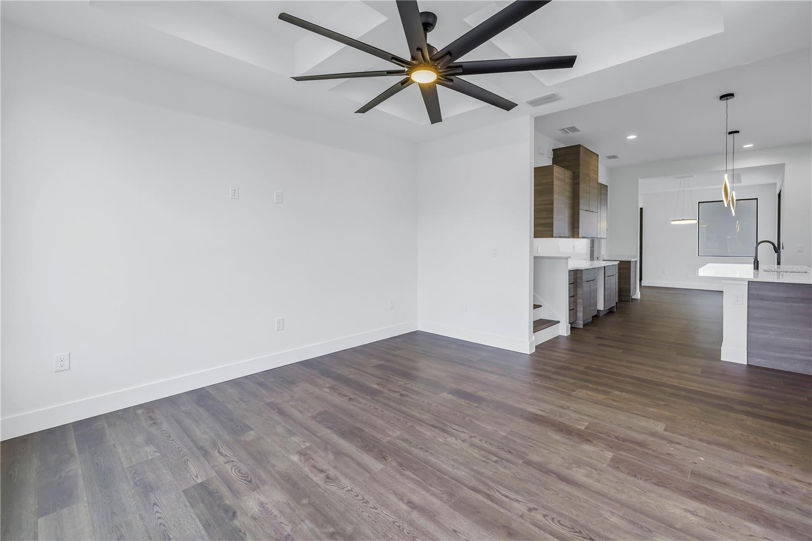 2810 N MASSACHUSETTS AVE, TAMPA, FL, 33602