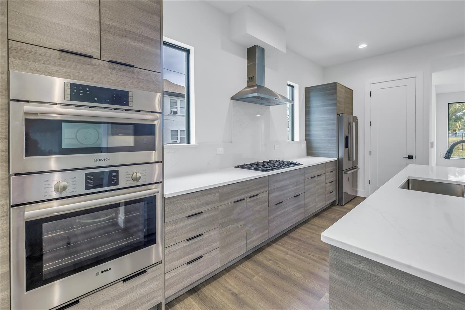 2810 N MASSACHUSETTS AVE, TAMPA, FL, 33602