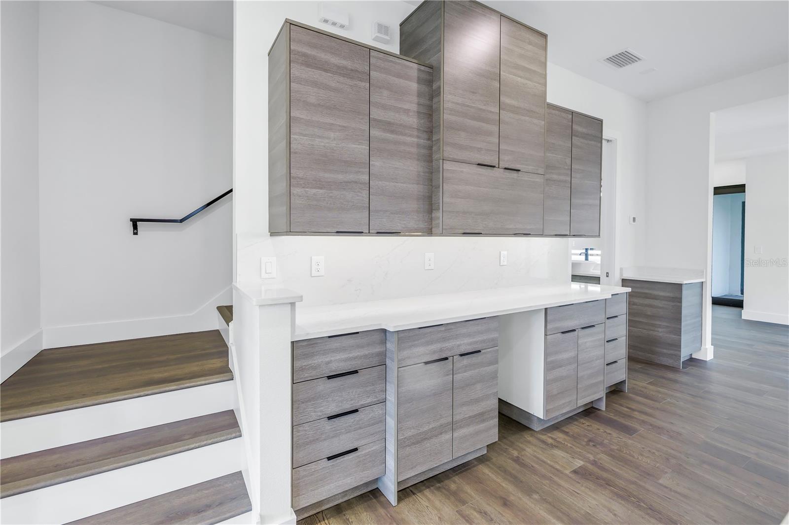 2810 N MASSACHUSETTS AVE, TAMPA, FL, 33602