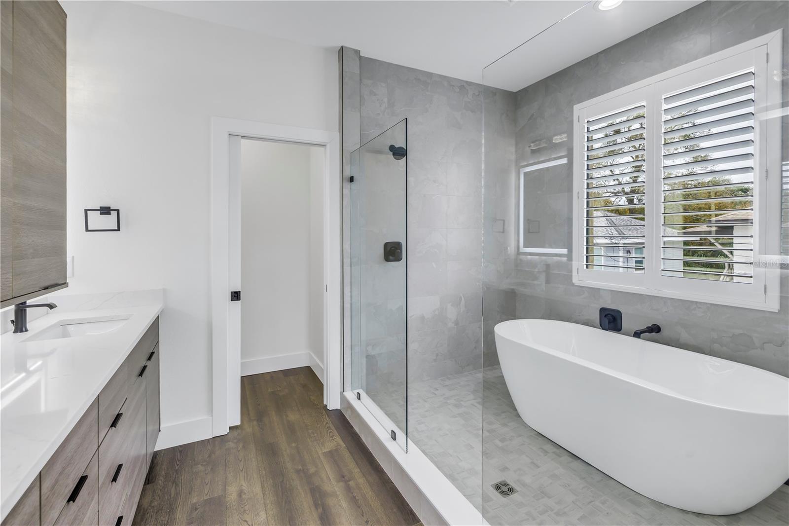 2810 N MASSACHUSETTS AVE, TAMPA, FL, 33602